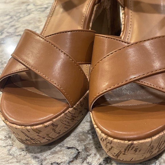 Kensie Women's Brown Cross-Strap Sandals - Picture 7 of 8